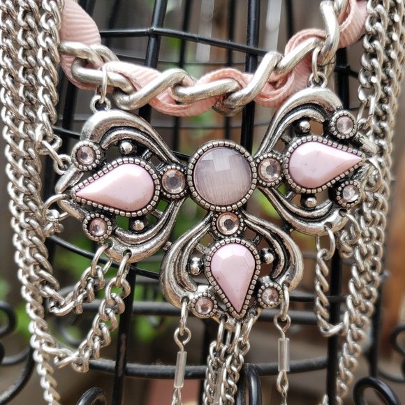 💞HP!💘 Light Pink Rhinestone Statement Necklace - Picture 6 of 9